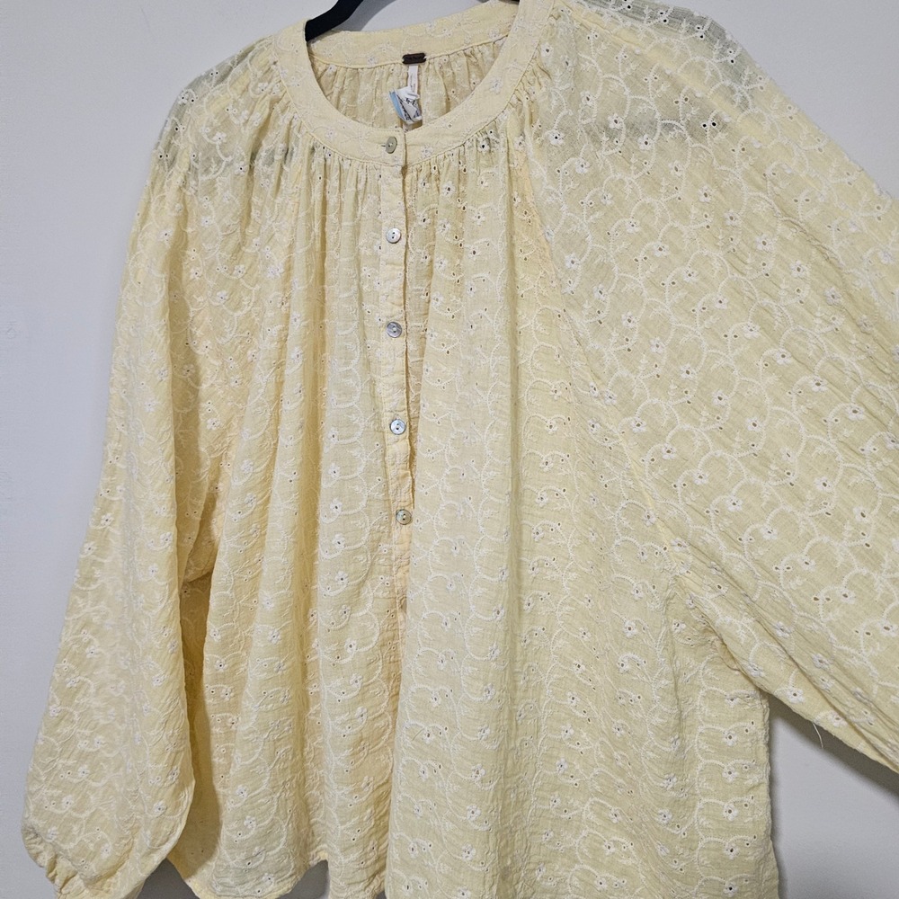 Free People M Down From the Clouds Yellow Eyelet Peasant Top Button Front Boho - Picture 3 of 8